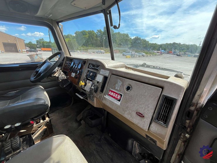 2008-peterbilt-340-image-67