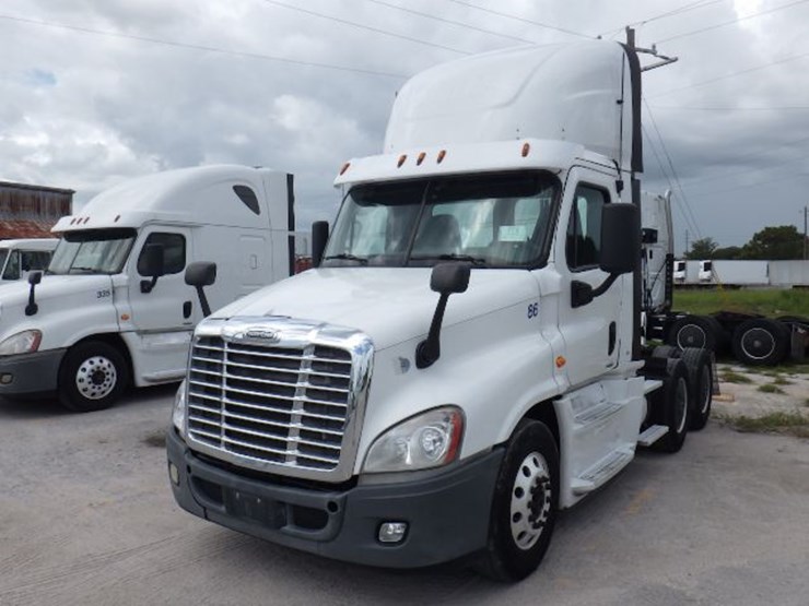 2016-freightliner-cascadia-125-evolution-image-1