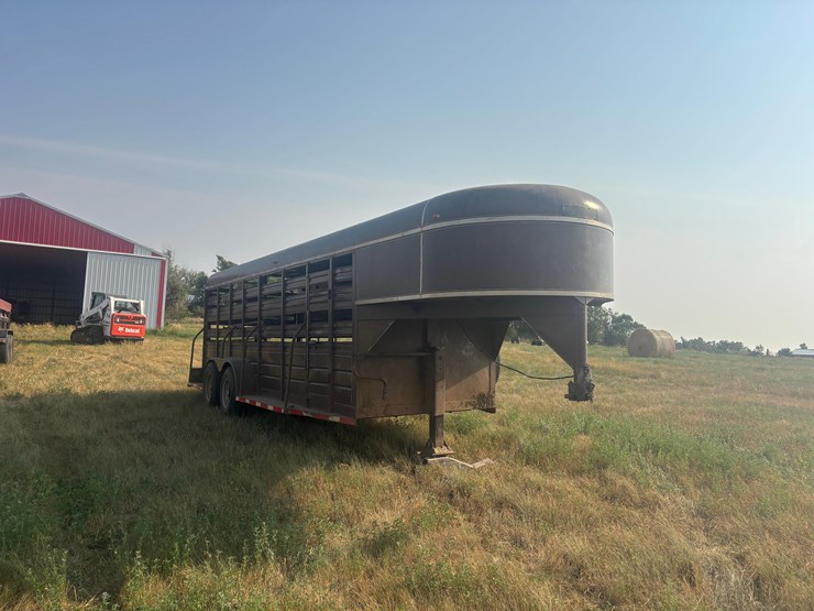 1976-w&w-stock-trailer-image-3