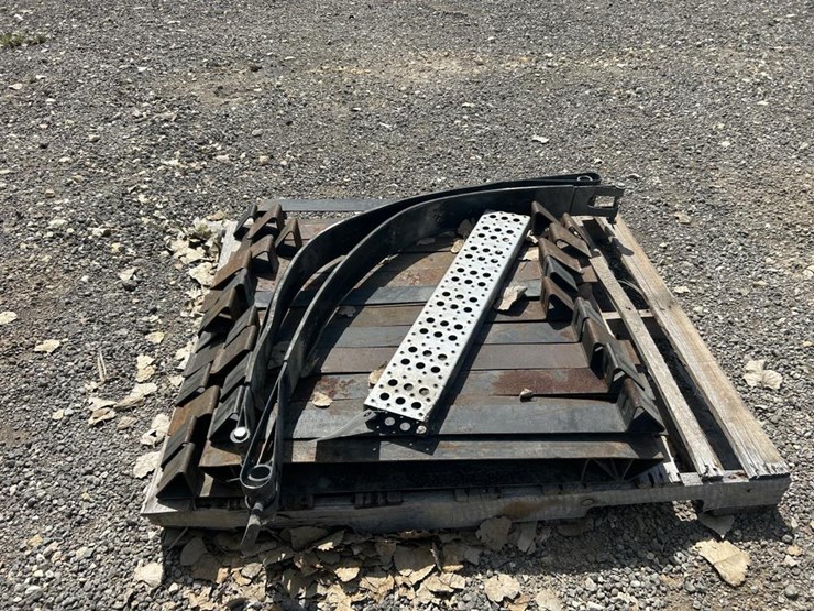 #74-•-diesel-fuel-tank-holders-&-set-of-straps-image-1