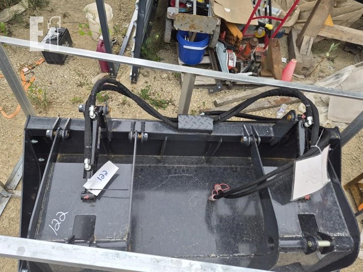 landhonor-sgb-11-72w-grapple-bucket-image-2