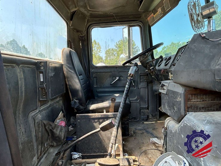 1997-mack-dm-concrete-mixer-truck-image-80
