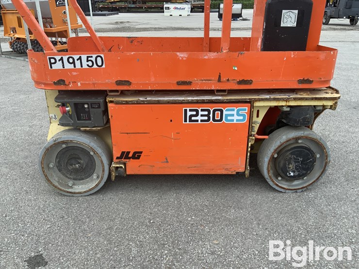 2016-jlg-1230es-image-17