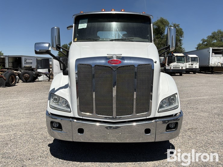 2015-peterbilt-579-image-2