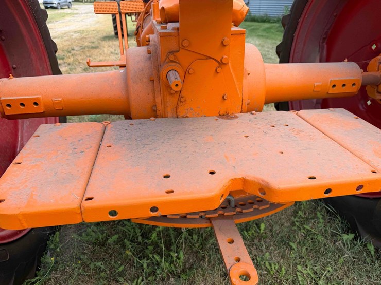 minneapolis-moline--z-tractor-image-12