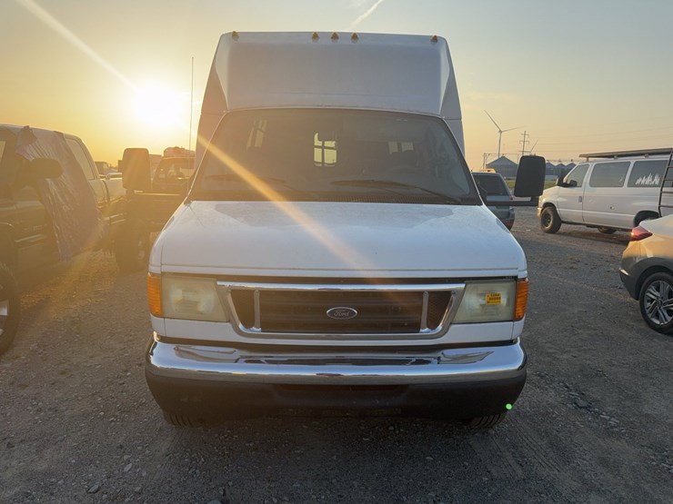 2006-ford-e450-image-2