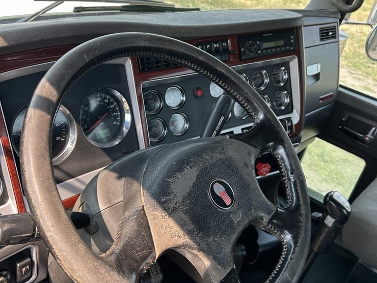 2007-kenworth-w900-image-19