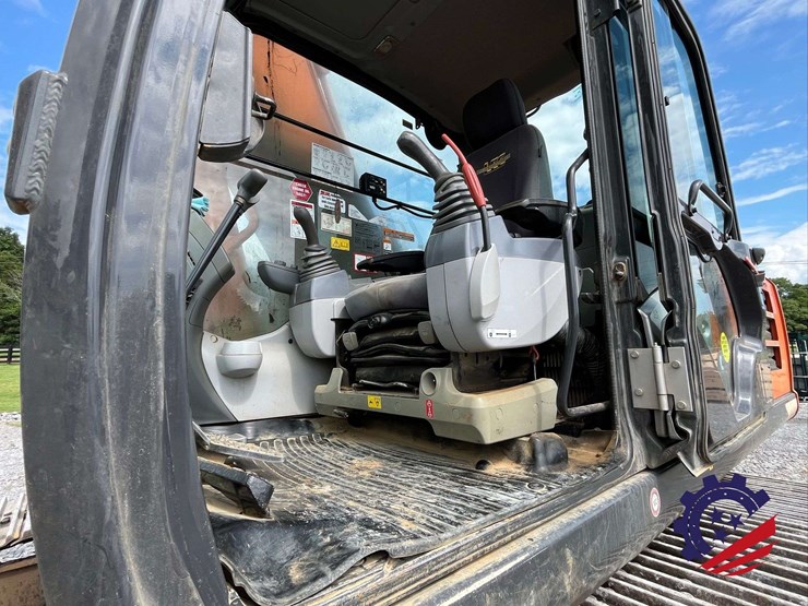 2018-hitachi-zx300-lc-6n-image-84