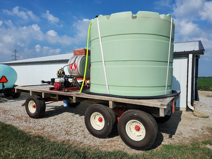 spray-wagon-on-unverferth-mccurdy-g12-running-gear-with-native-flat-rack-image-11