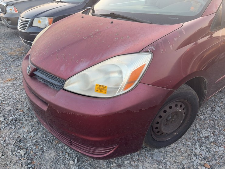 2004-toyota-sienna-image-18