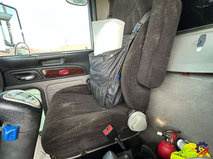 2016-peterbilt-367-image-83