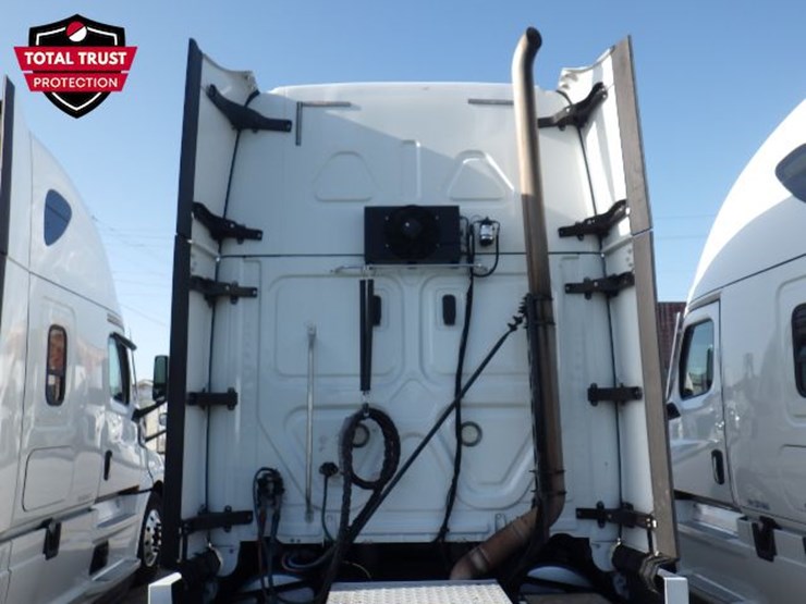 2021-freightliner-cascadia-126-image-14