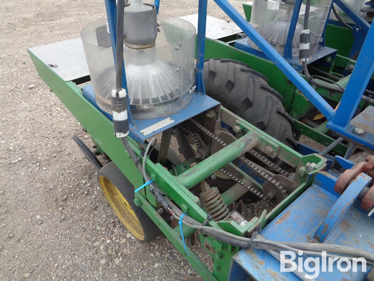 almaco-4r30-3-pt-research-planter-image-20