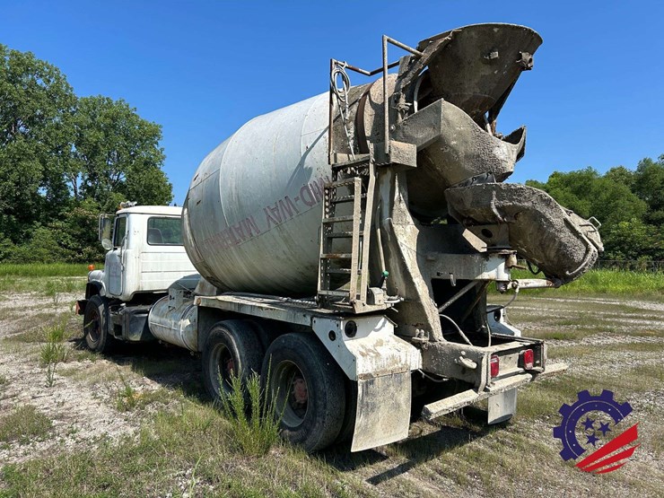 1998-mack-dm690s-image-28