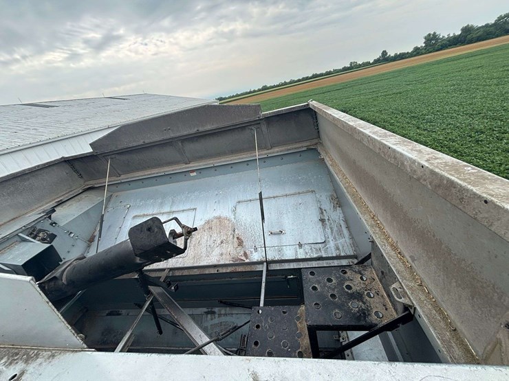 2003-gleaner-r65-image-19