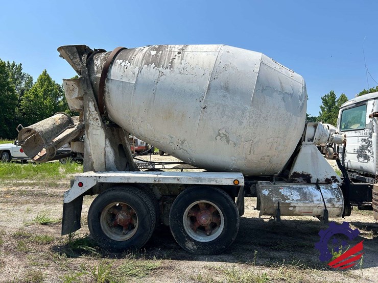 1992-mack-dm600gk-rear-discharge-concrete-mixer-truck-image-44
