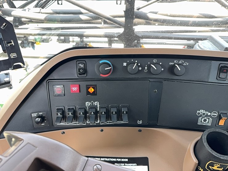 2011-john-deere-4730-image-3