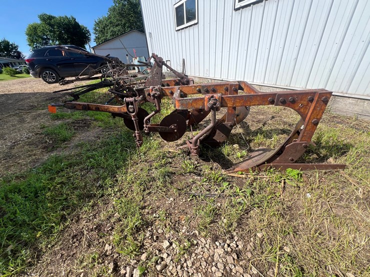 #9907-•-allis--chalmers-3-bottom-plow-image-1