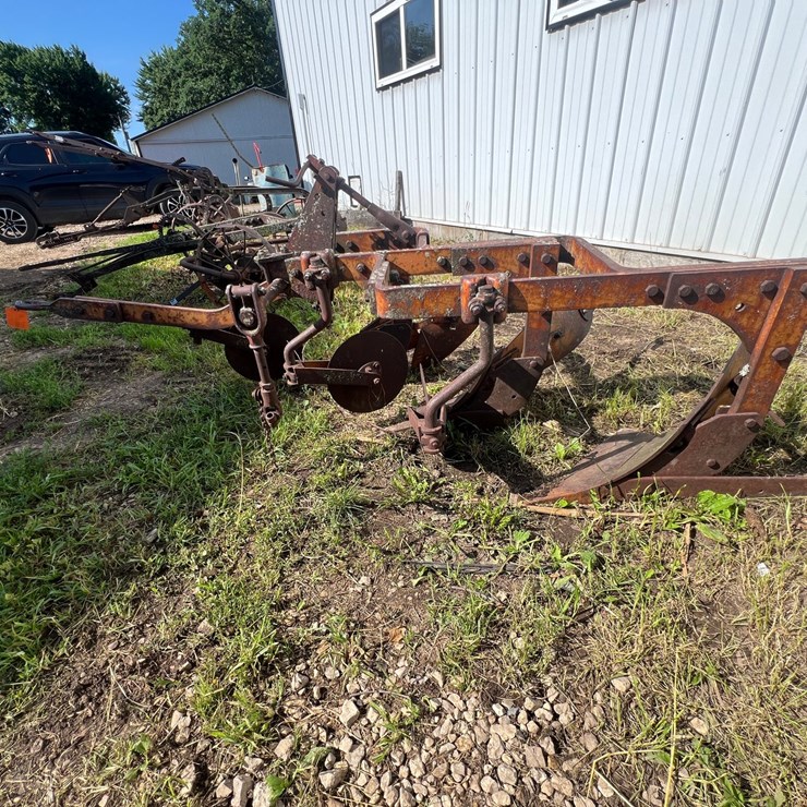 #9907 • Allis- Chalmers 3 Bottom Plow