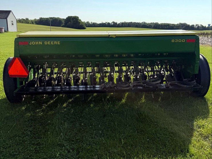 john-deere-8300-image-10