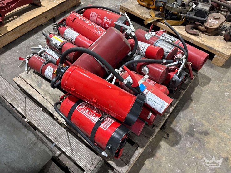 pallet-of-miscellaneous-fire-extinguishers-image-1
