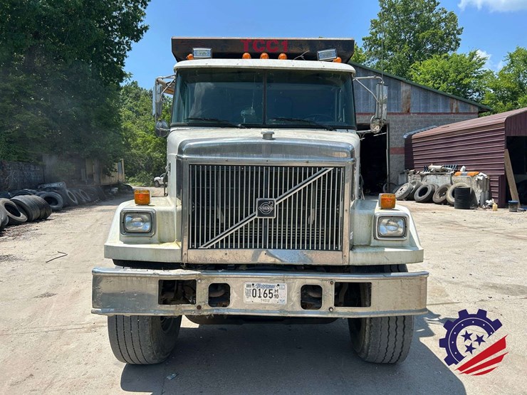 1999-volvo-truck-vnm84-tri-axle-dump-truck-image-13
