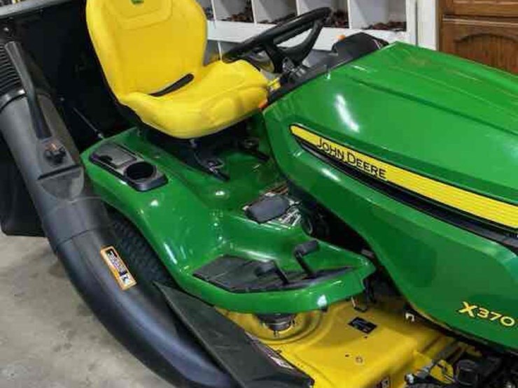 2021-john-deere-x370-image-2