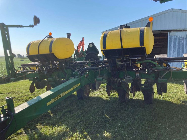 john-deere-1760ni-planter-image-4