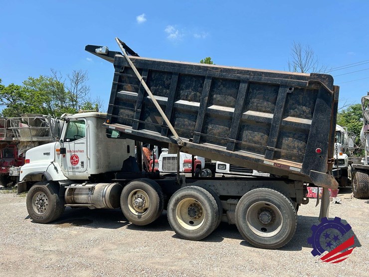 2008-international-5600-paystar-tri-axle-dump-truck-image-2