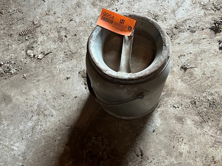 #9954-•-ihc-milk-bucket-image-1