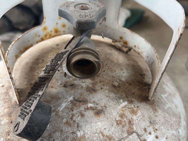 standard-white-metal-lp-propane-gas-cylinder-tank-image-2