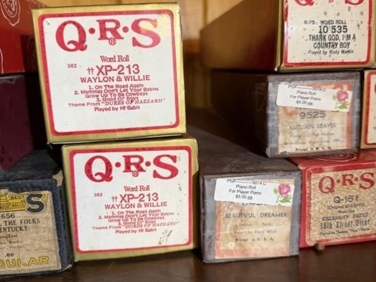 offsite--antique-player's-piano-image-11