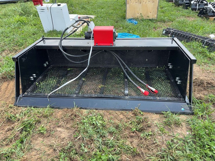 giyi-skid-steer-vibrating-bucket-image-1
