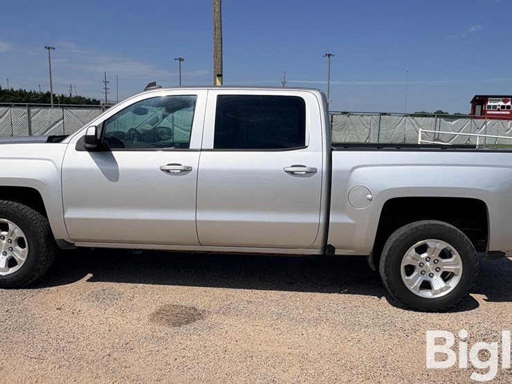 2018-chevrolet-silverado-1500-z71-4x4-crew-cab-pickup-image-4