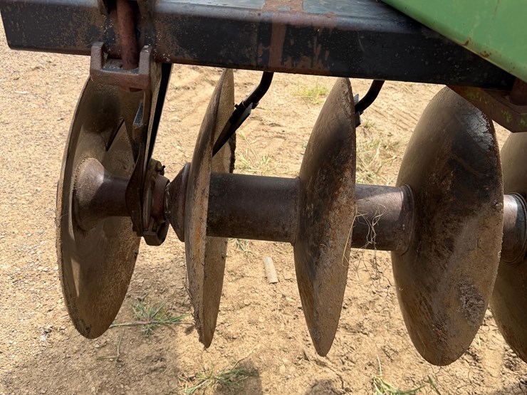 john-deere-335-image-7