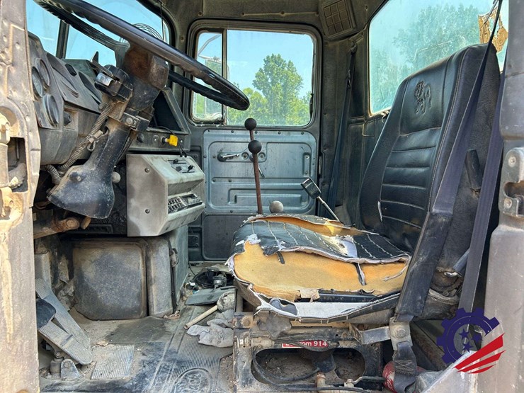 1992-mack-dm600gk-rear-discharge-concrete-mixer-truck-image-83