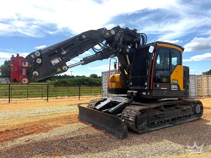 2025-volvo-ecr235e-tunnel-boom-hydraulic-excavator-image-1