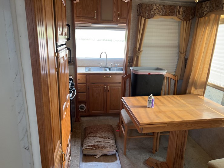 2006-cedar-creek-camper-image-23