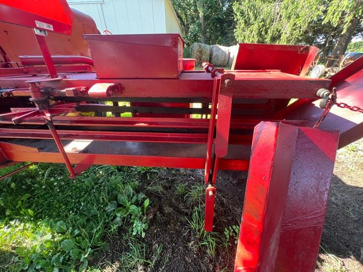 #9902-•-new-holland-square-baler-image-12