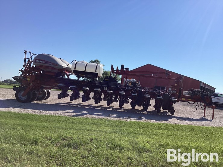 2014-case-ih-1255-image-4