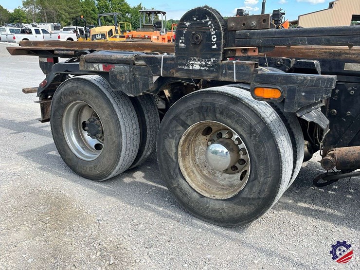 2008-peterbilt-340-image-11