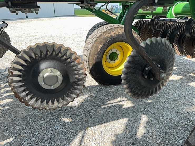 2021-john-deere-2660vt-image-30