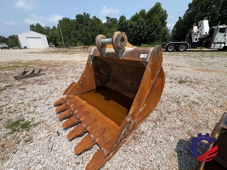 cat-72"-336-excavator-bucket-image-1