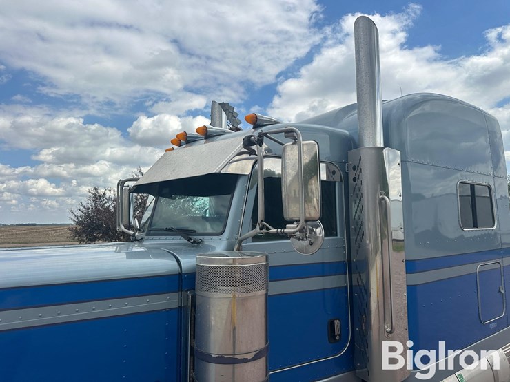 2020-peterbilt-389-image-12