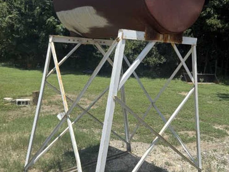 #46-•-500-gallon-gravity-diesel-tank-on-stand-image-4