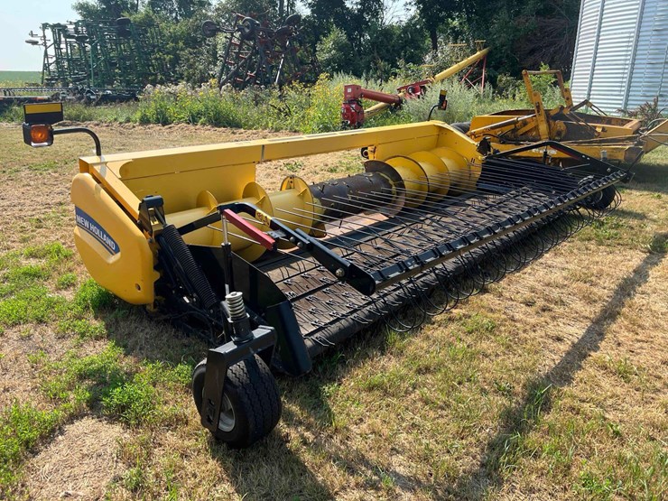 2013-new-holland-790-image-3