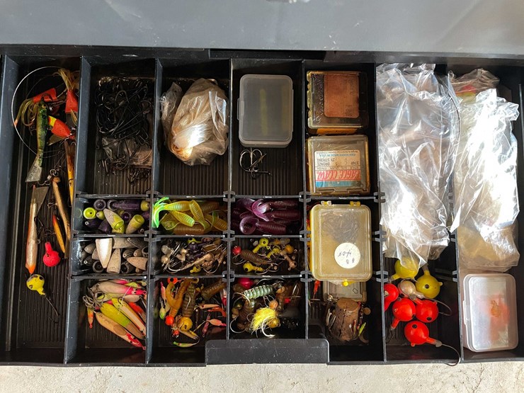 #3683-•-plano-phantom-protackle-box-with-contents-image-3