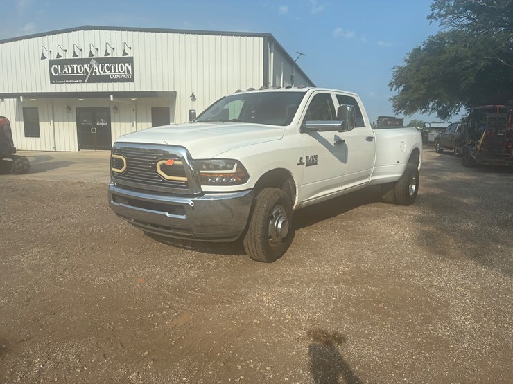 2014-dodge-3500-image-1