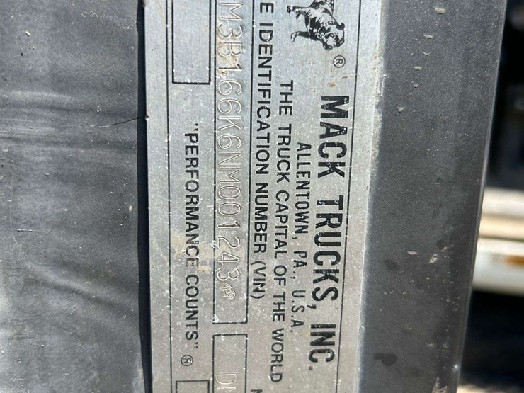 1992-mack-dm600gk-rear-discharge-concrete-mixer-truck-image-105