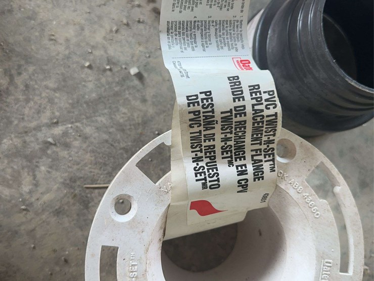 assorted-plumbing-and-drainage-fittings-including-oatey-twist-n-set-flange-image-13